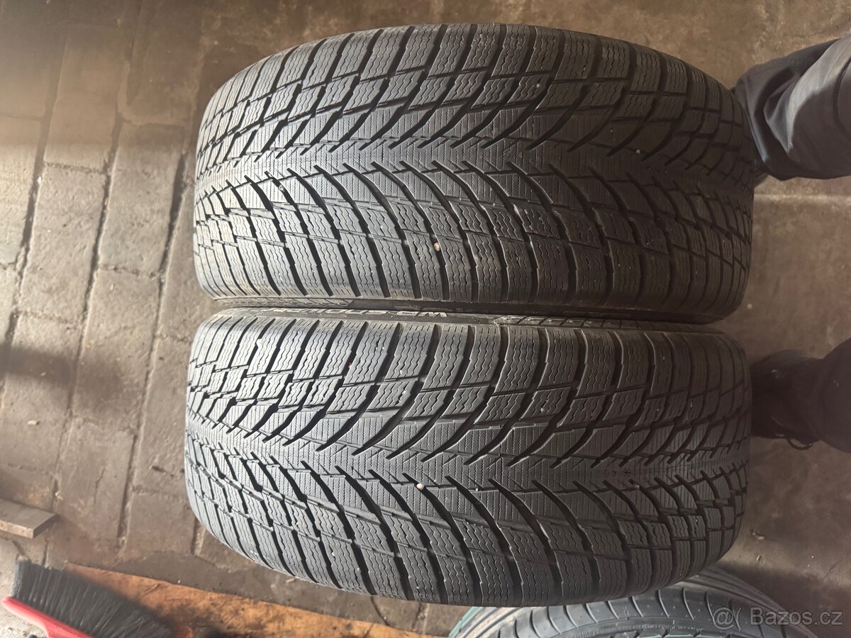 Nokian tyres wr 235/45r18  zimní