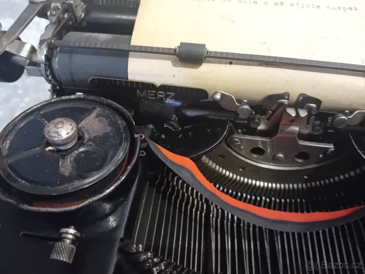 kufříkový psací stroj MERZ