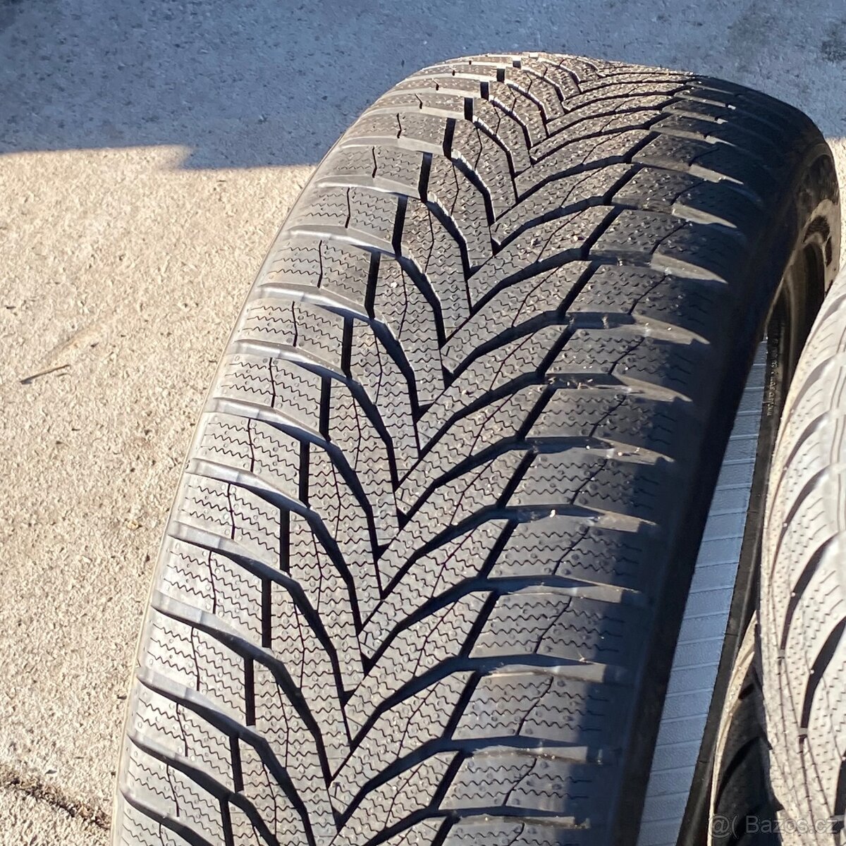 NOVÉ Zimní pneu 225/60 R18 104V XL Nexen.