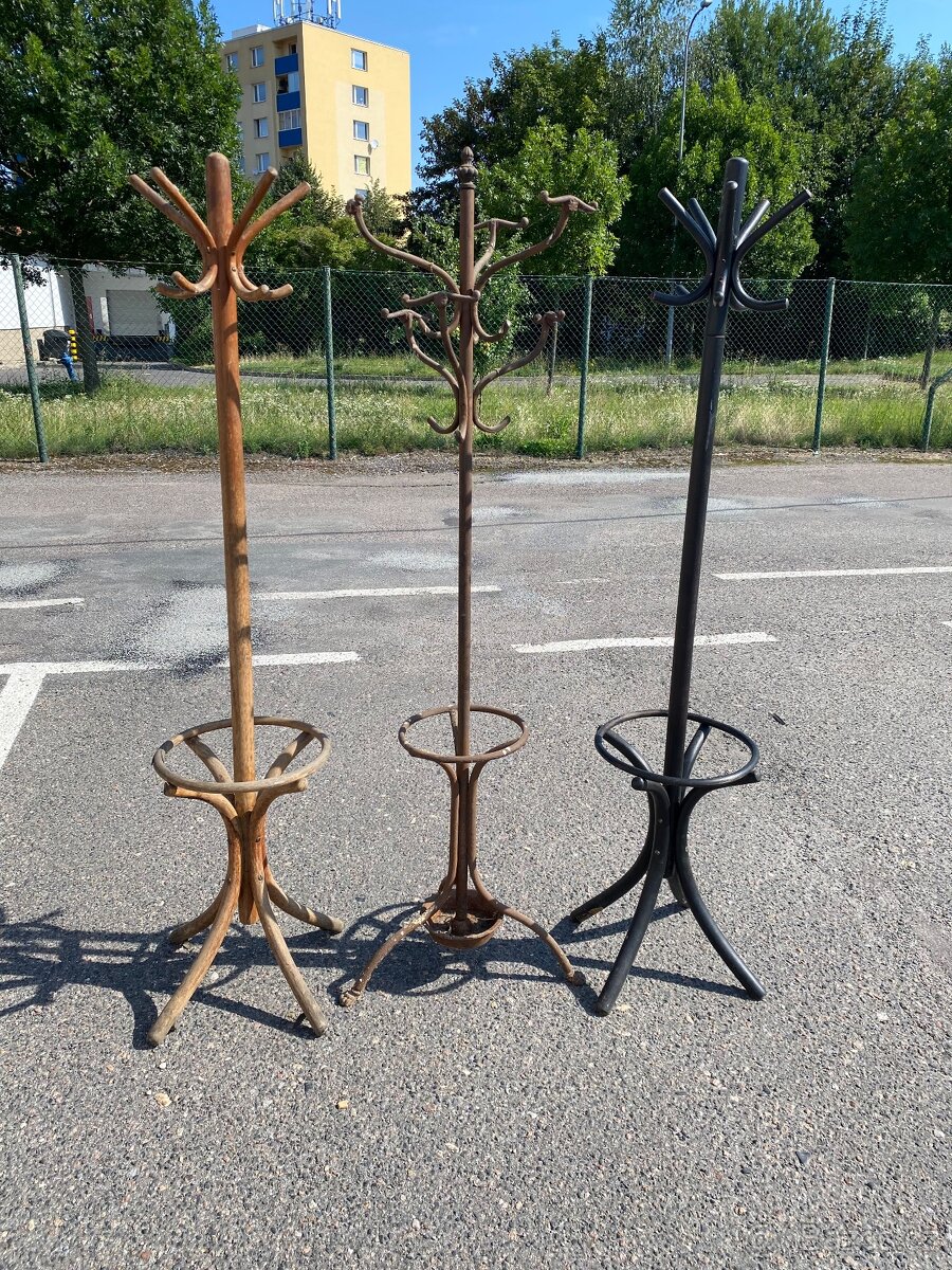 Staré vešáky thonet,ton,jeden litinový