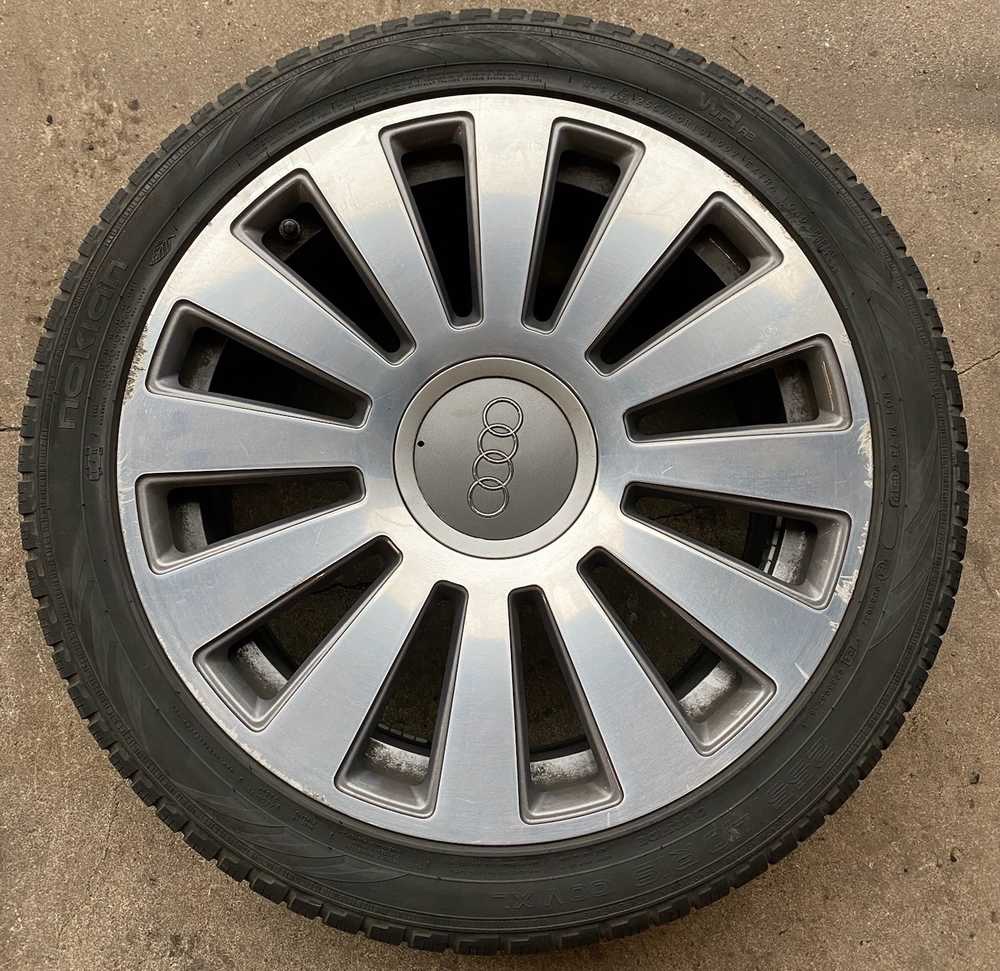 Sada originál AUDI 8.5x19" ET45 5x112x57 a Nokian