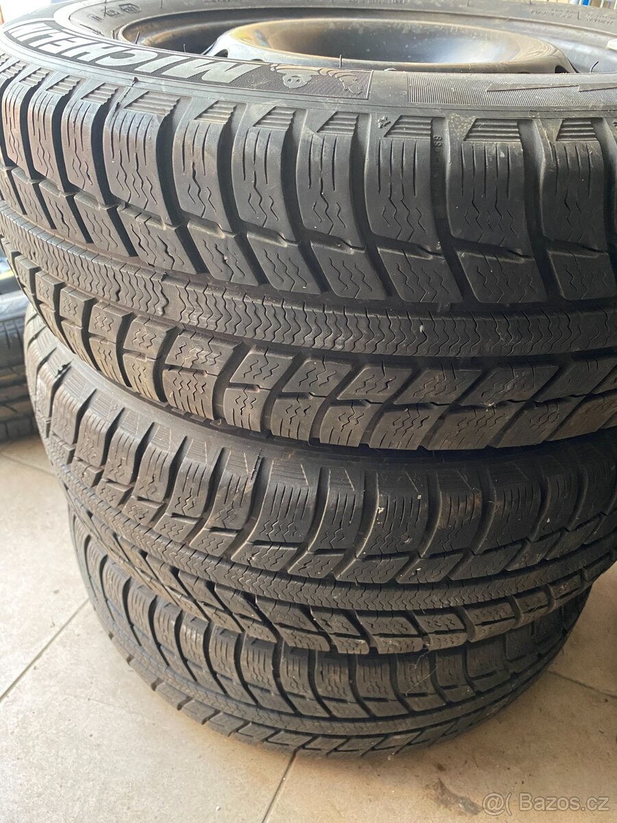 195/65 R15 pneu s ráfky