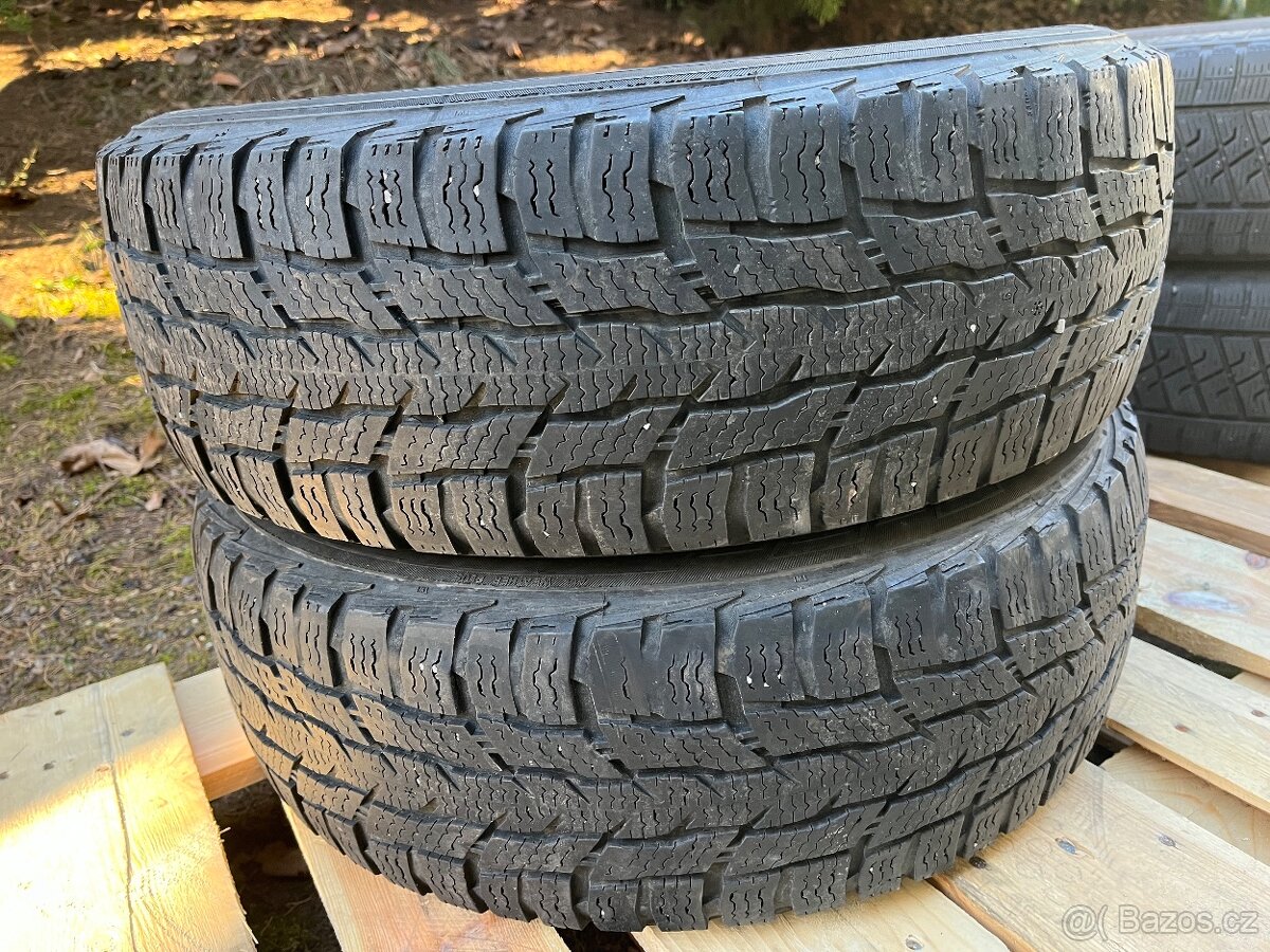 Zimní pneumatiky na dodávku Nokian 205/75R16C 107/105T