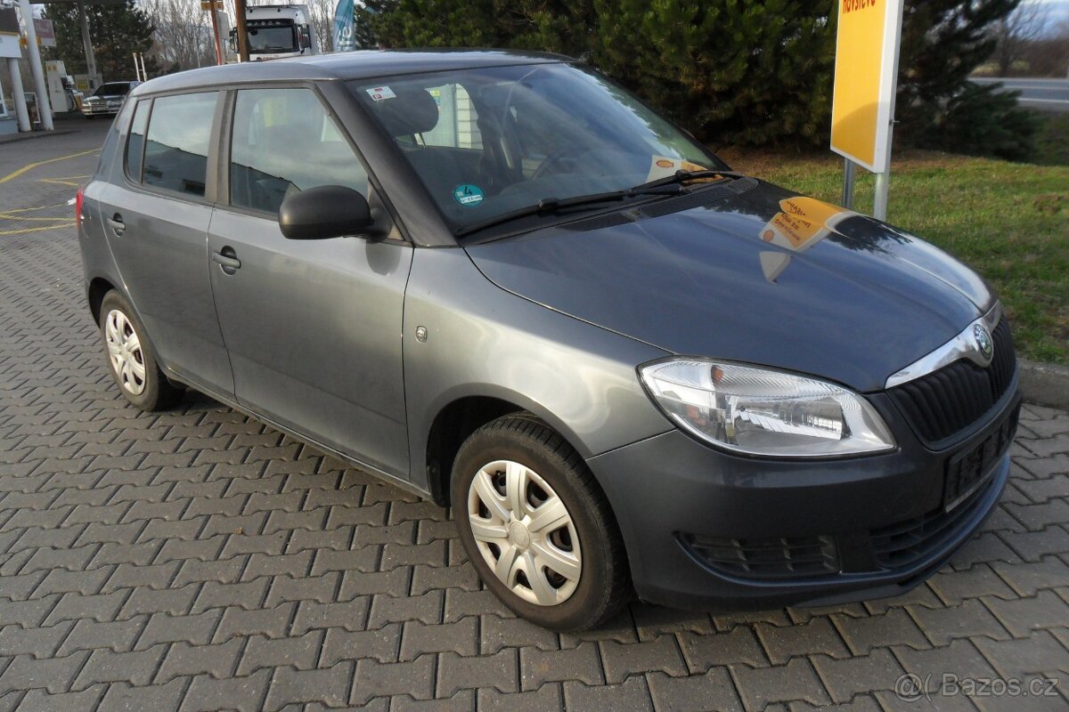 Škoda Fabia 2. 1.4i 16V/63kW, r. 4/2011, Servisní kniha