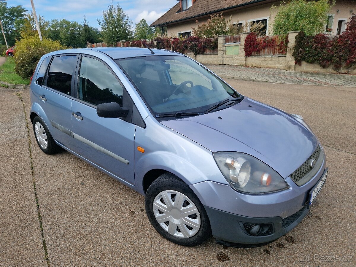 Ford Fiesta 1.3 benzin - 5 dvéř. - zachovalý - STK 2026