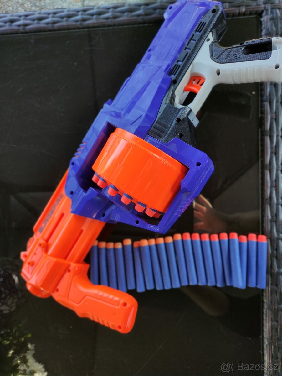 Nerf Surgefire i s náboji.