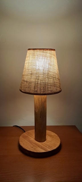 Dřevěná lampa