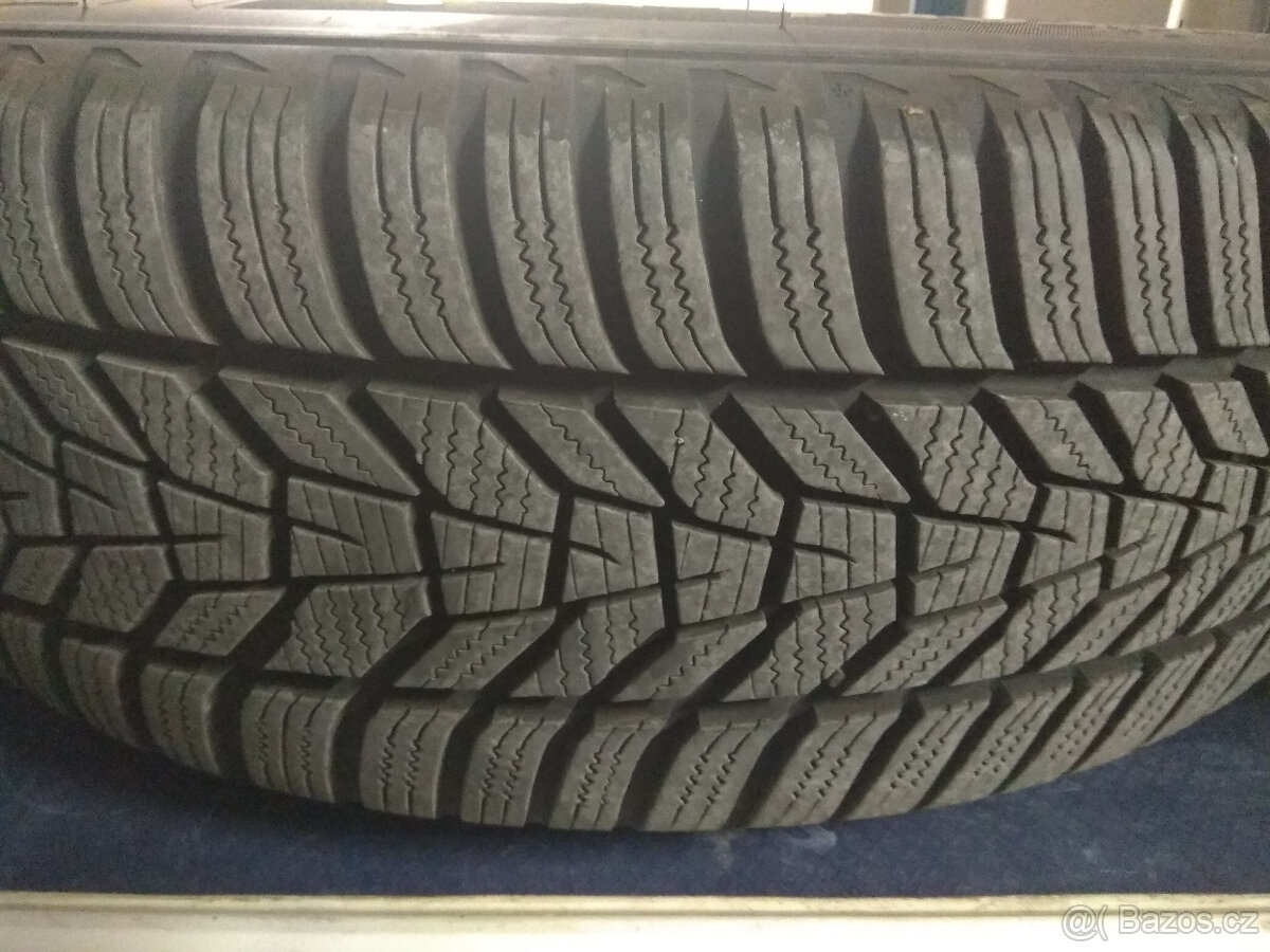 HANKOOK W330 ICEPT EVO3 215/60 R17 96 H