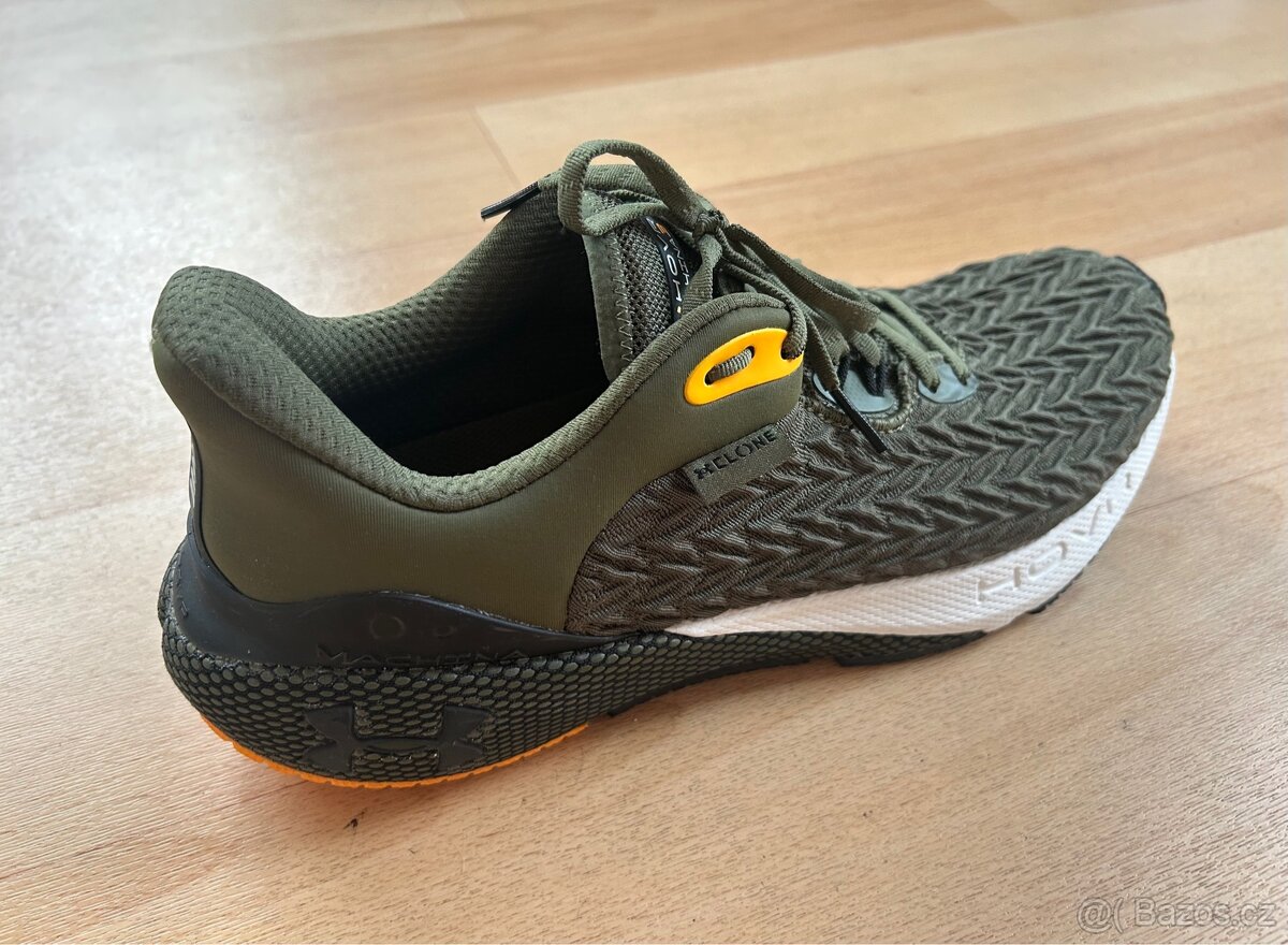 Běžecká obuv Under Armour HOVR Machina 3 Clone vel. 45