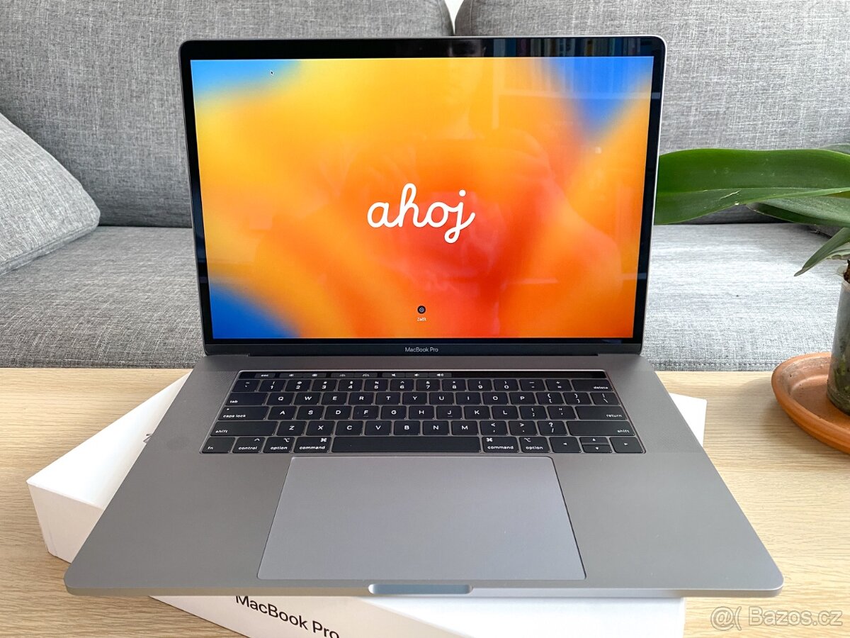 Apple MacBook Pro 15" (2018) - i7 2,20GHz, 16GB, 256GB, 555X