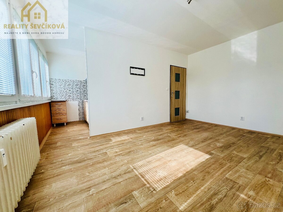 Pronájem bytu 1+kk, 28m2 – Severní, Hradec Králové