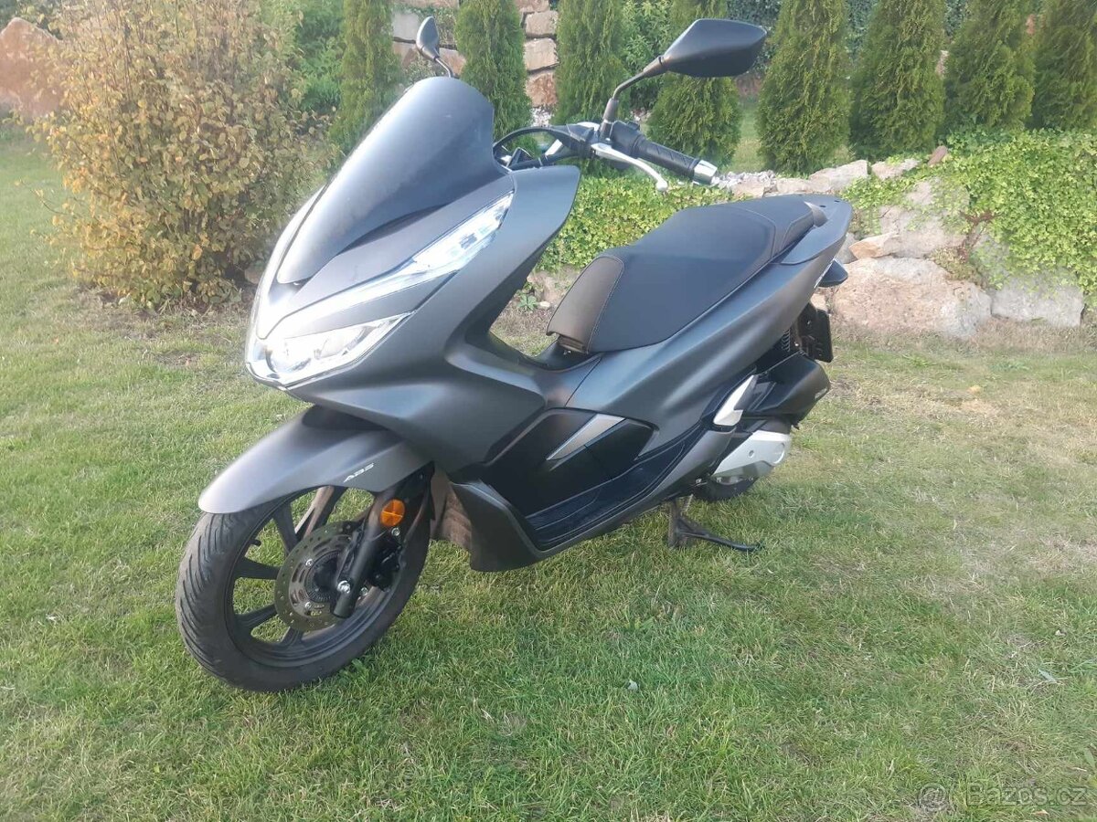 Honda PCX 125 rok 2020 -prvni majitel-9400 km