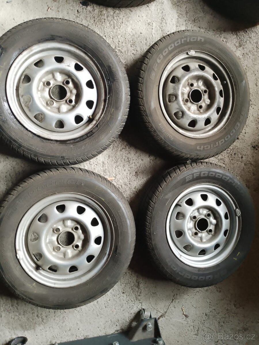 4,5x13 et38 4x100 + letní pneu 165/70/13 Felicia