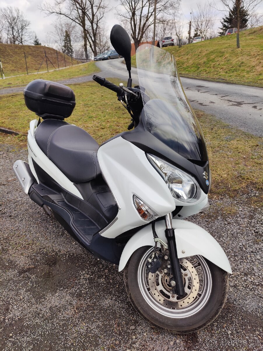 Na prodej SUZUKI BURGMAN 200(ZAMLUVENO)