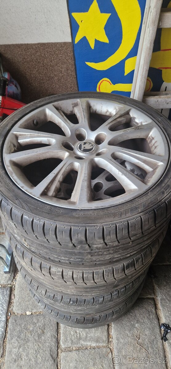 Skoda Octavia RS r 18 vcetne pneu cca 3mm. 5x112 r18