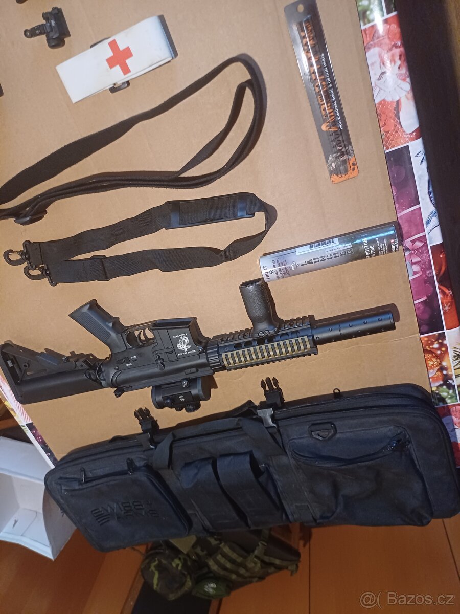 Airsoft výbava+ včetně pistole M4