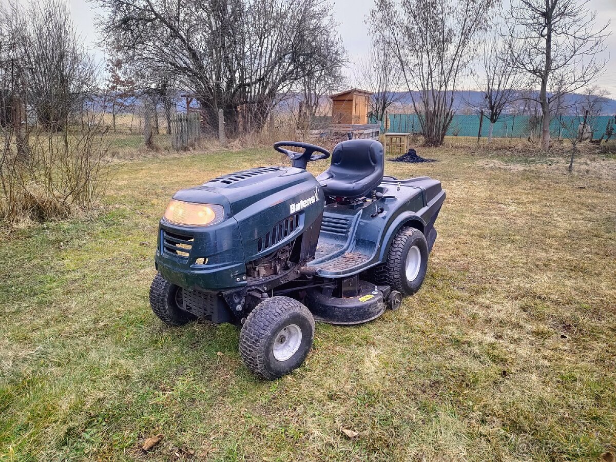 Zahradní traktůrek Bolens (MTD)