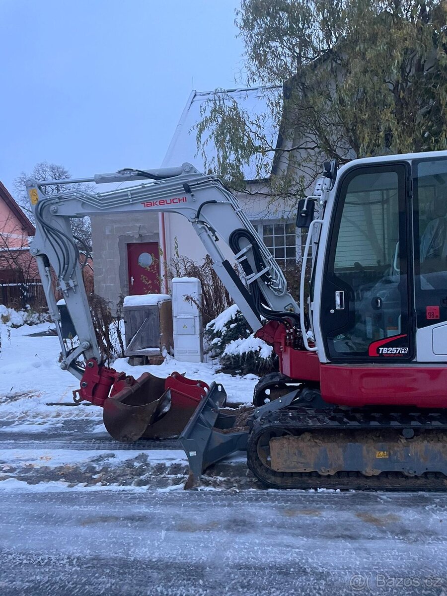 Takeuchi fr 257 bagr 6 tun  kontejnerová přeprava  7tun