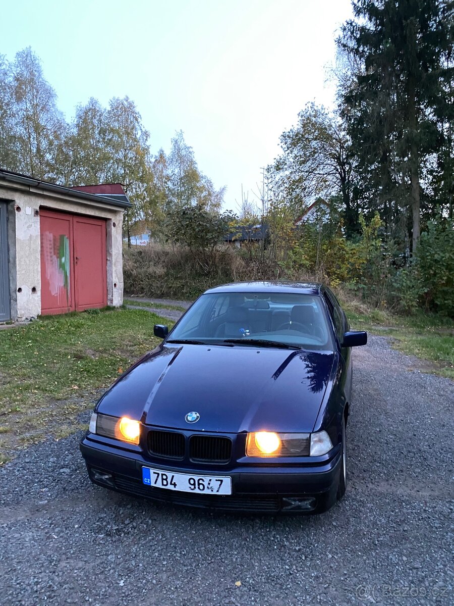 BMW E36 320i