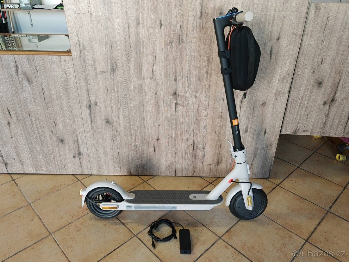 Elektrokoloběžka Xiaomi Mi Electric Scooter 3