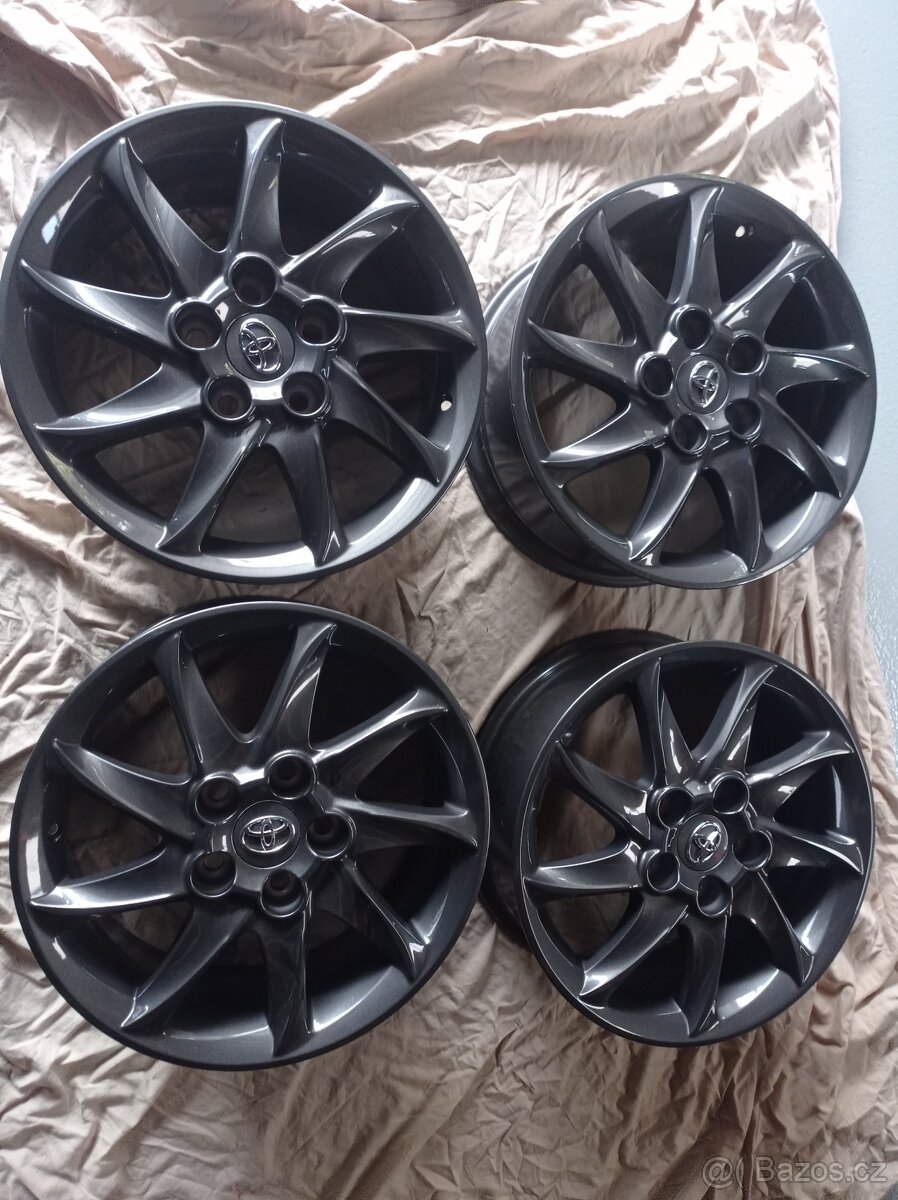 FUNGL nová sada 16" al disku originál Toyota Corolla, Auris,