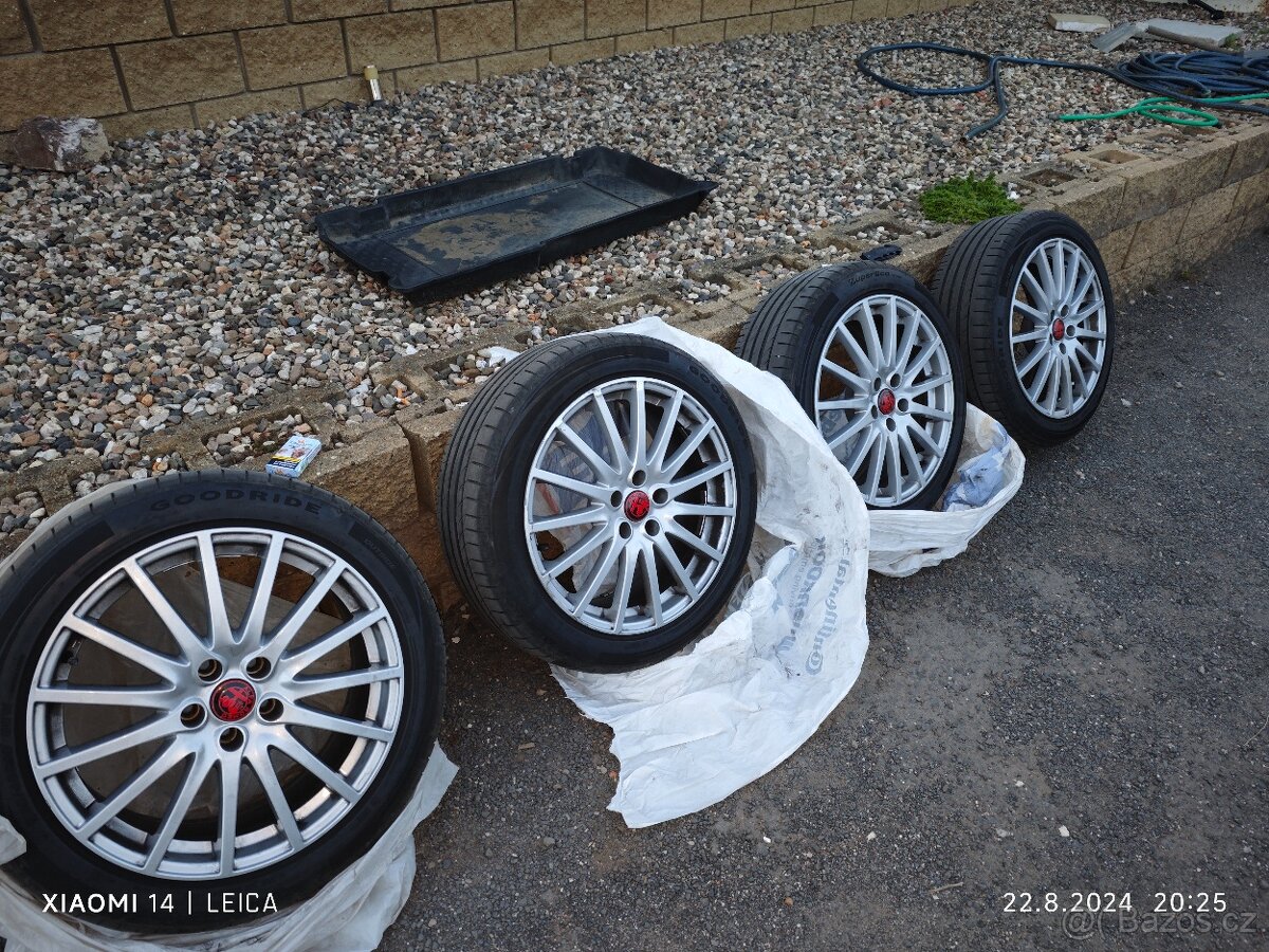 Alu kola 235/45R18 v pěkném stavu Alfa Romeo 159