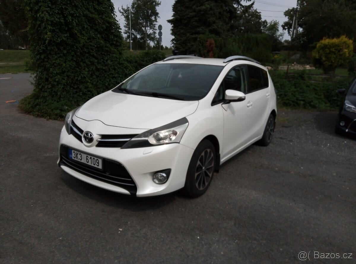 Toyota Verso rok 2013 /nafta 2.0/ 91kW/ 100% Stav / SLEVA