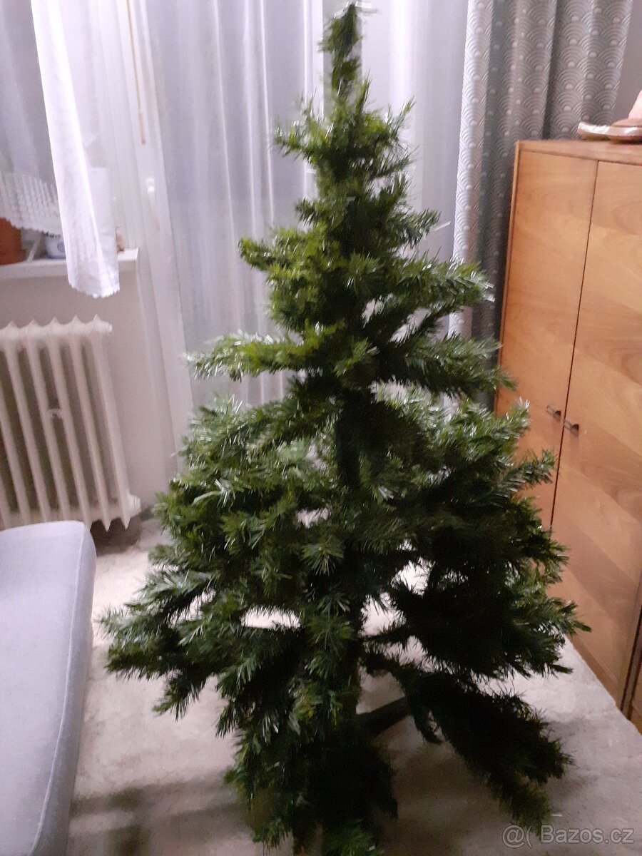 Vánoční stromek umělý