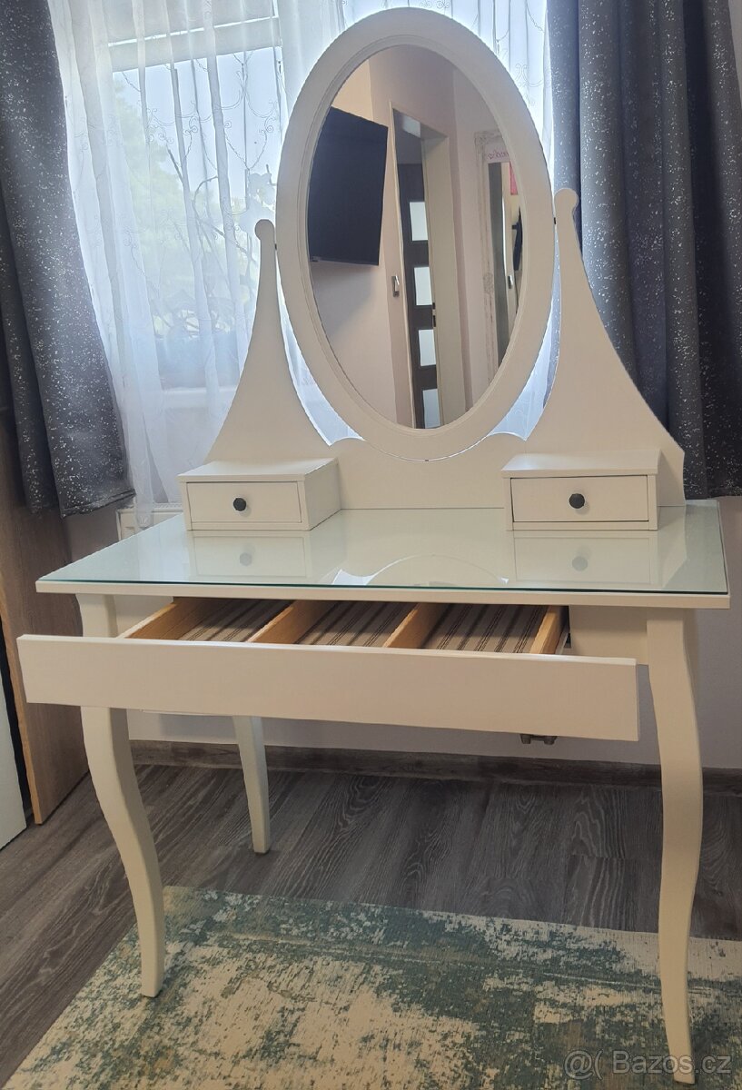 Kosmetický stolek Ikea Hemnes