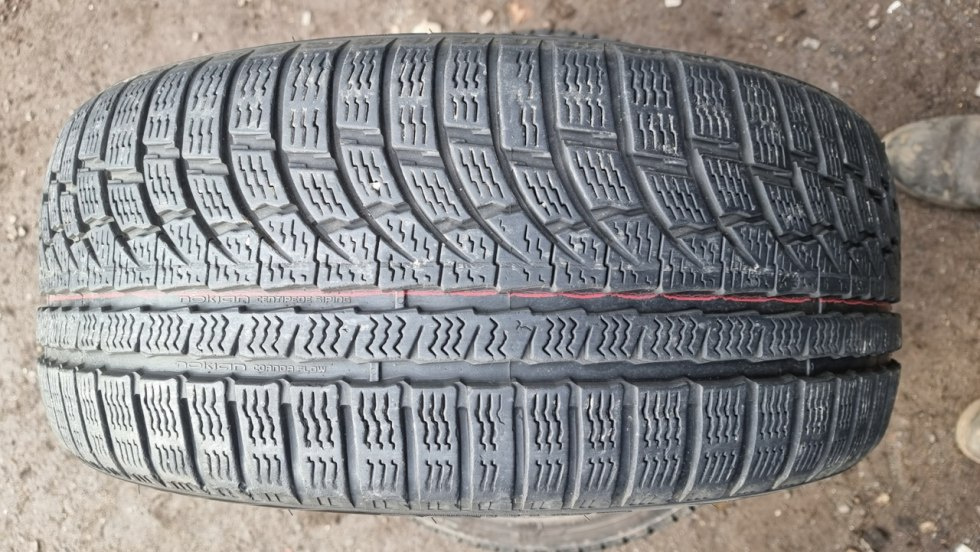 Zimní pneumatika 225/40/19 Nokian