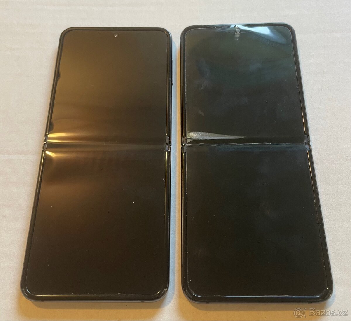 2x Samsung Galaxy Z Flip 4 na náhradní díly