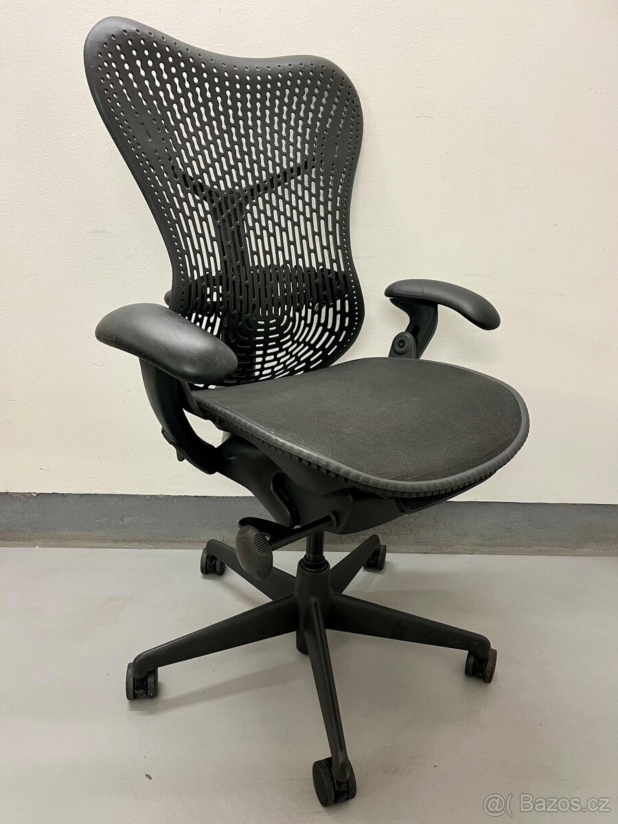 Kancelářská židle Herman Miller Mirra