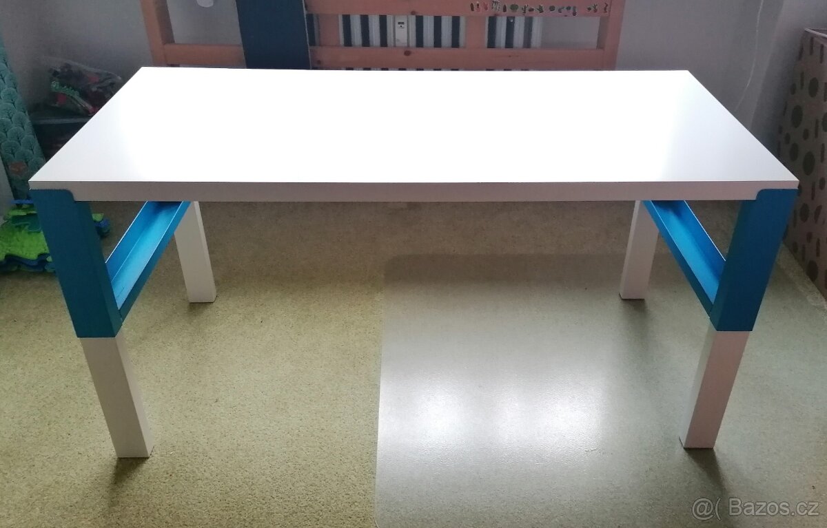 Rostoucí stůl IKEA Pahl (délka 128 cm)