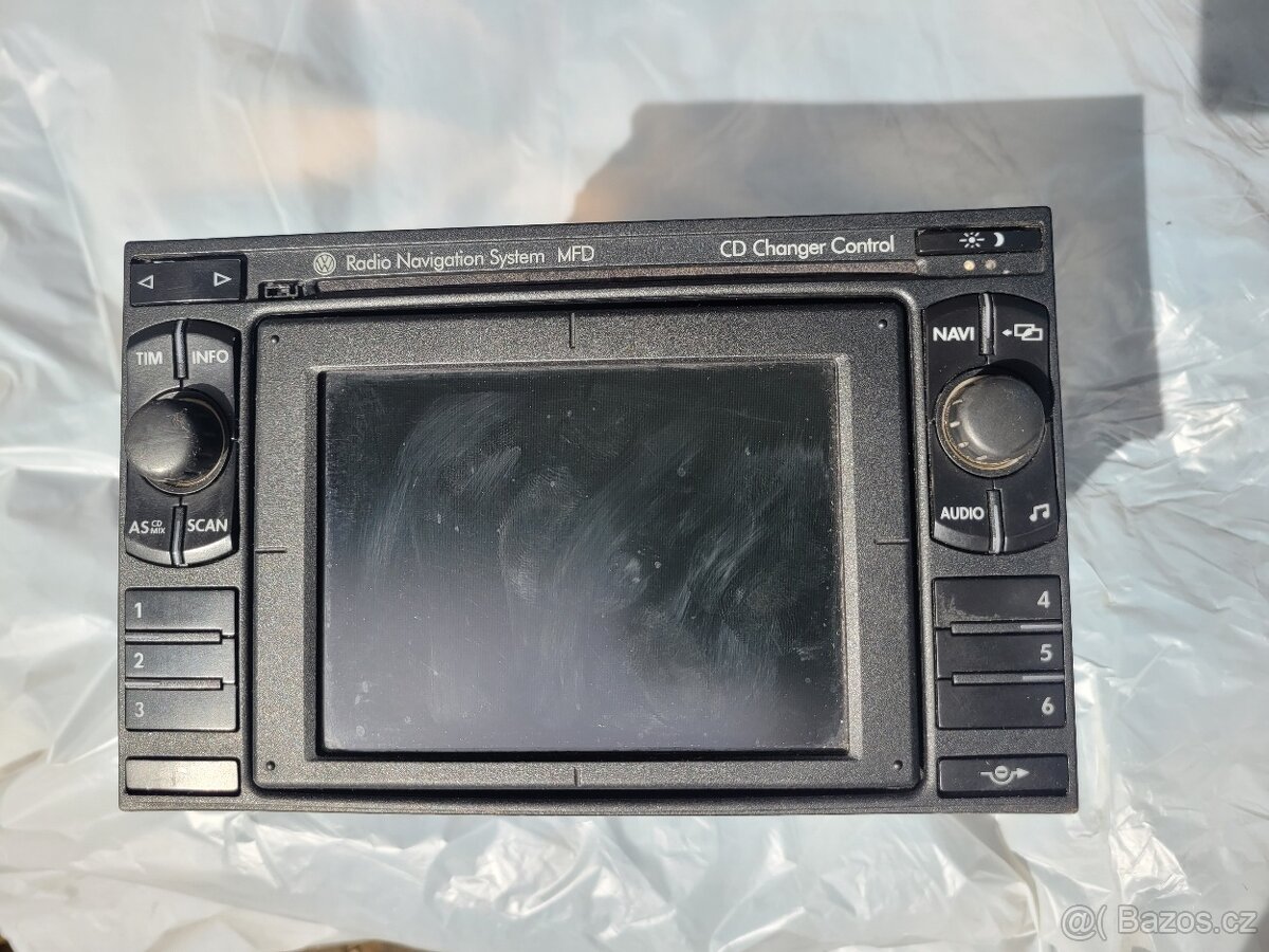 Autoradio s navigaci DX