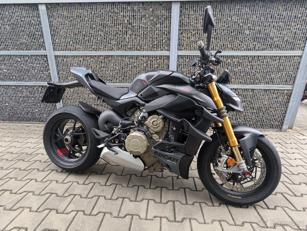 Ducati Streetfighter V4S Grey Nero s doplňky