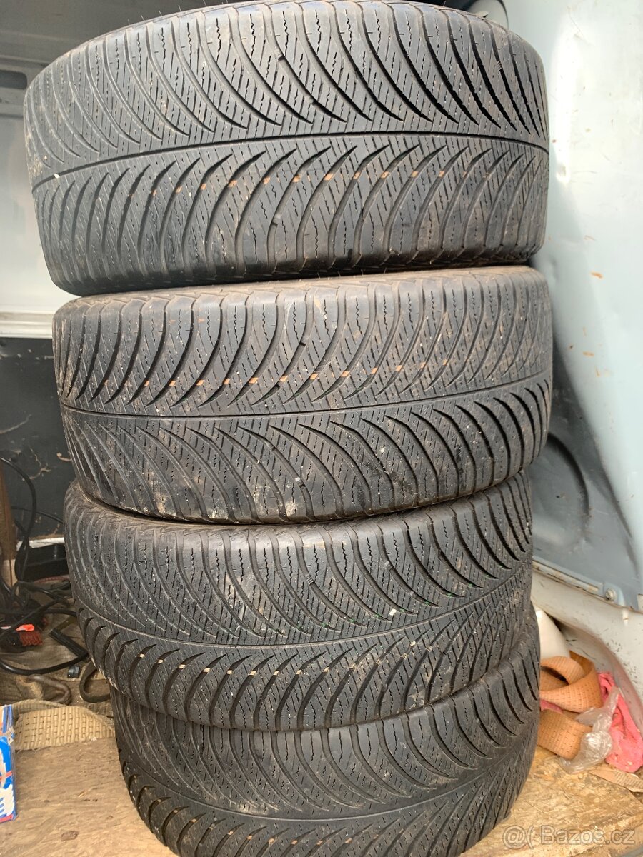 4x pneu M+S Good Year 215/45/16 vzorek 5mm