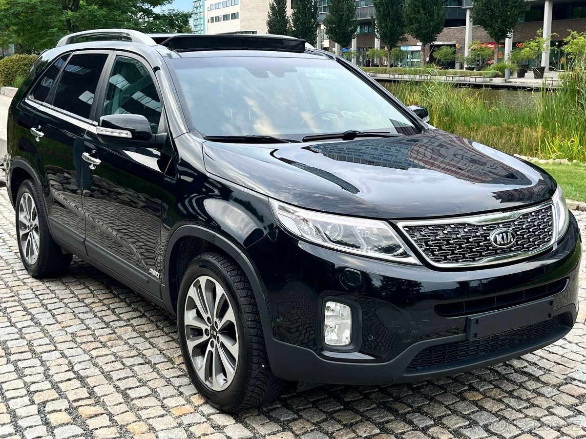 Kia Sorento 2.2CRDi 4x4 AUT KAM VÝHŘEV TAŽNÉ SERVISKA PANORA