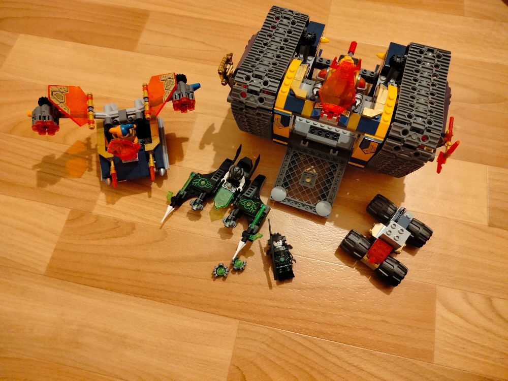 LEGO - Nexo Knights 72006 Axlův arzenál na kolečkách