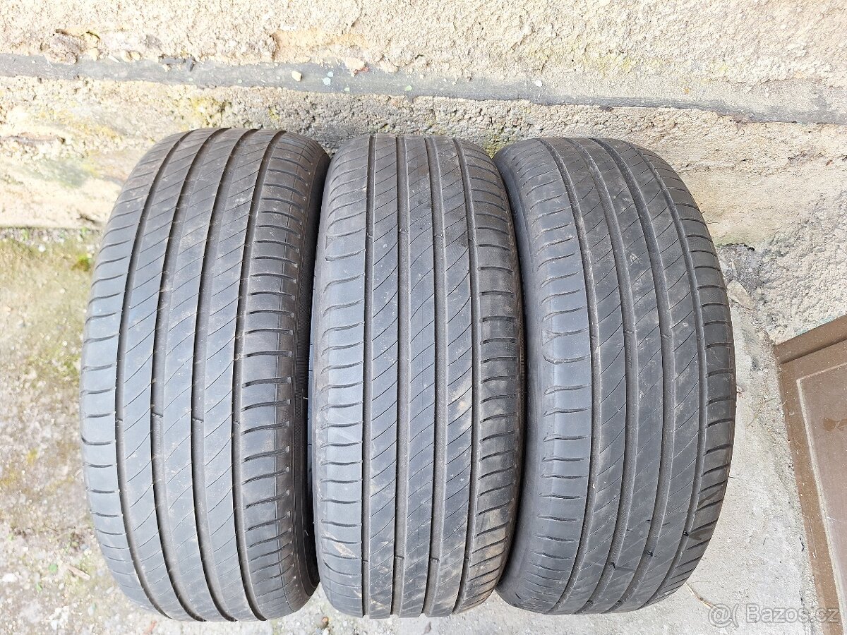 Letní pneu 215/55/17 Michelin 2 ks + 1 ks zdarma