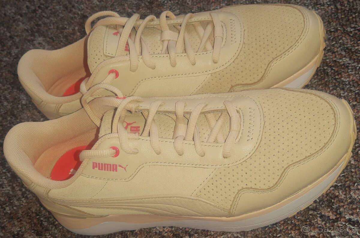 Nové dámské botasky Puma R78 Voyage Premium vel. 40