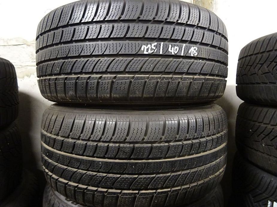 Zimní pneu Pirelli a Zeetex, 225/40/18, 4 ks, 6-7 mm