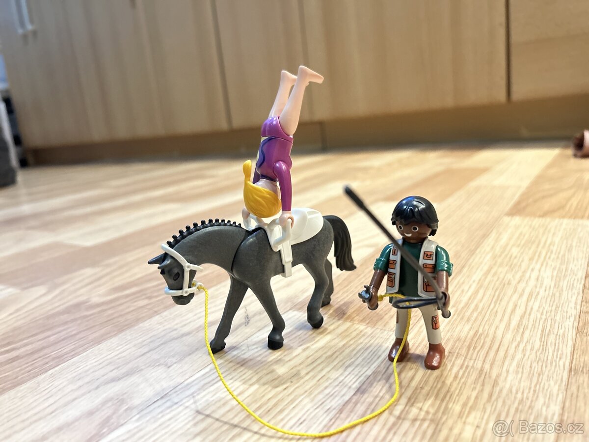 Playmobil gymnastka s koňem