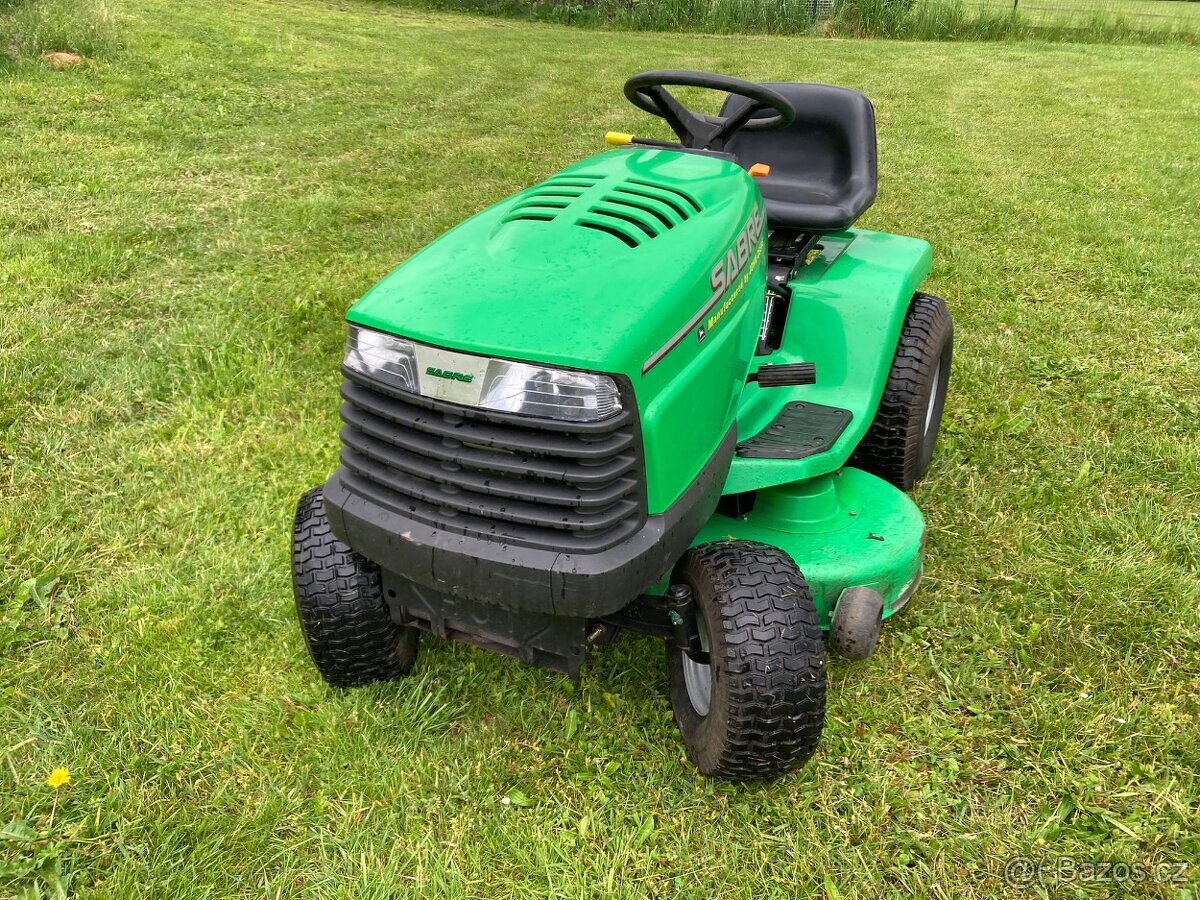 Zahradní traktor John Deere