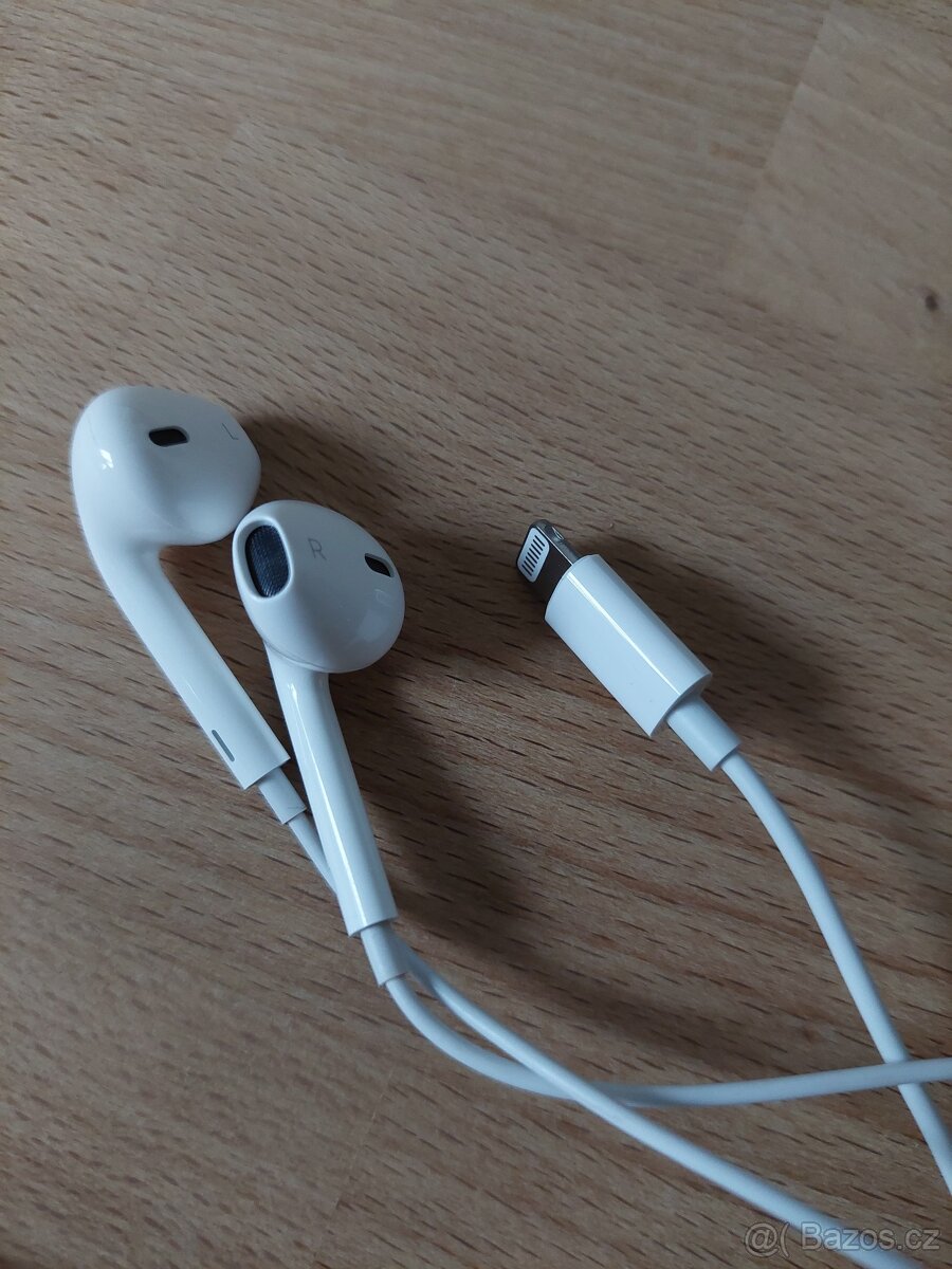 Apple EarPods Drátová Sluchátka (Lightning)