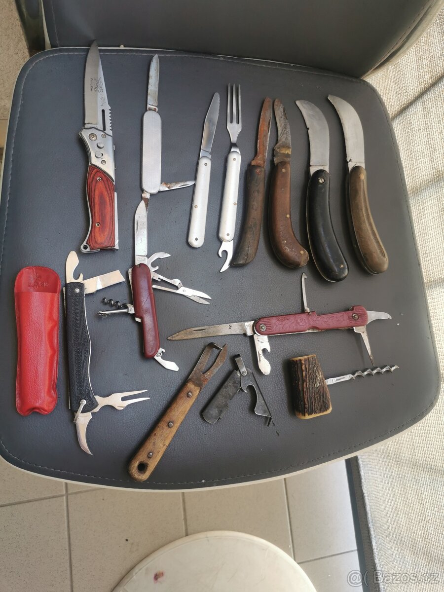 Různé kapesní nože