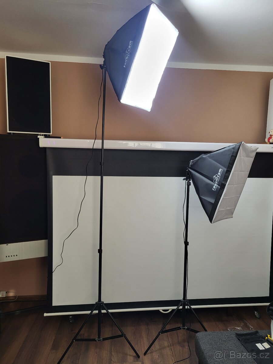 Set softboxů s plátnem a žárovkami