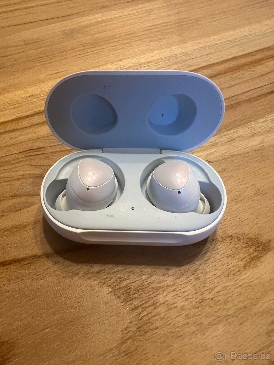 Bezdrátová sluchátka Samsung Galaxy Buds bílá