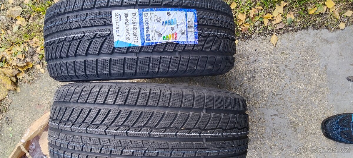 225/50 R17 98V