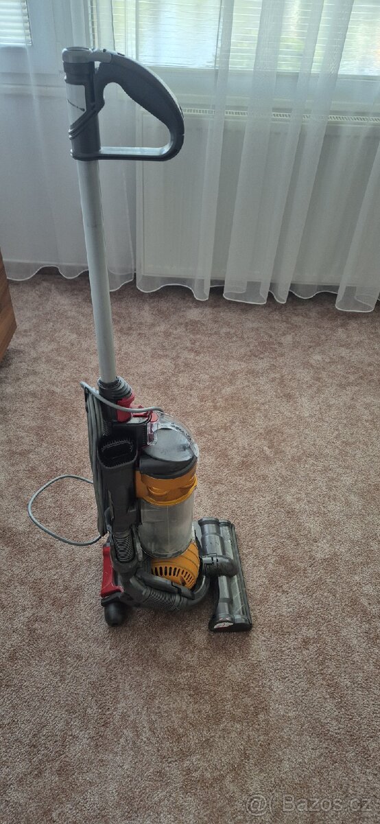 Vysavač Dyson DC 24 Multi Floor