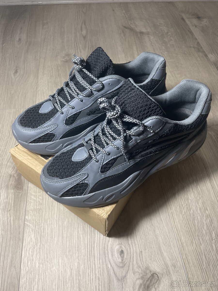 Adidas Yeezy v700